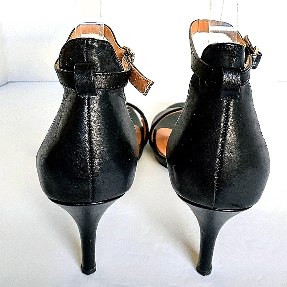 Like new Condition Pair of Kelly&Katie Nadia Genuine Leather Ankle Strap Sandals - Picture 6 of 9